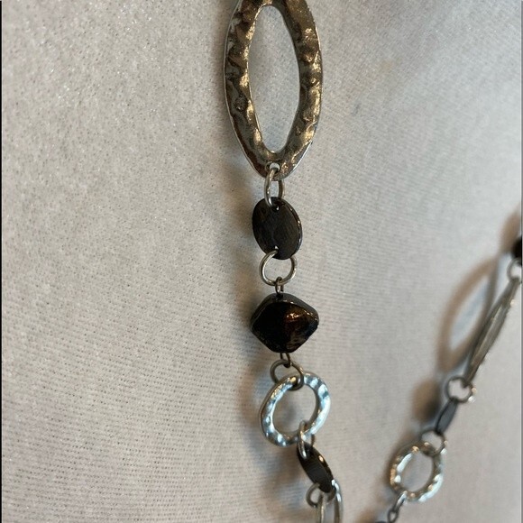 Hammered Silver and Stone Art Deco necklace. Adjustable length - Picture 5 of 11
